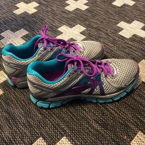 Brooks GTS 17 women’s running shoes